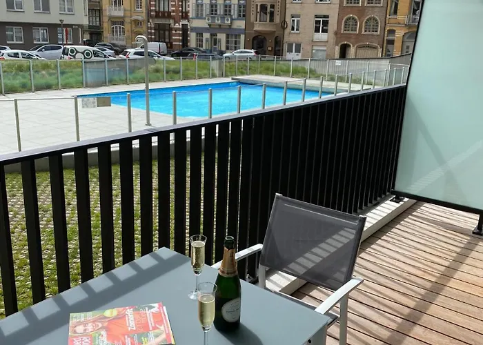 Renovated Studio With Swimming Pool Within Walking Distance Of The Beach T127